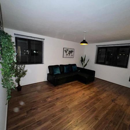 Impeccable 2-Bed Apartment In Grays London Eksteriør bilde